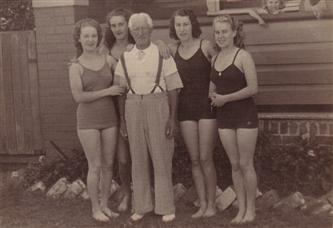Elsie, Beryl, Philip (Thoroughgood), Jean & Marje Bilton, c.1942